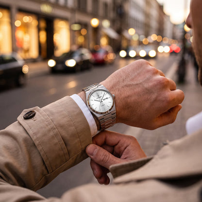 Poedagar Essenza white checking time