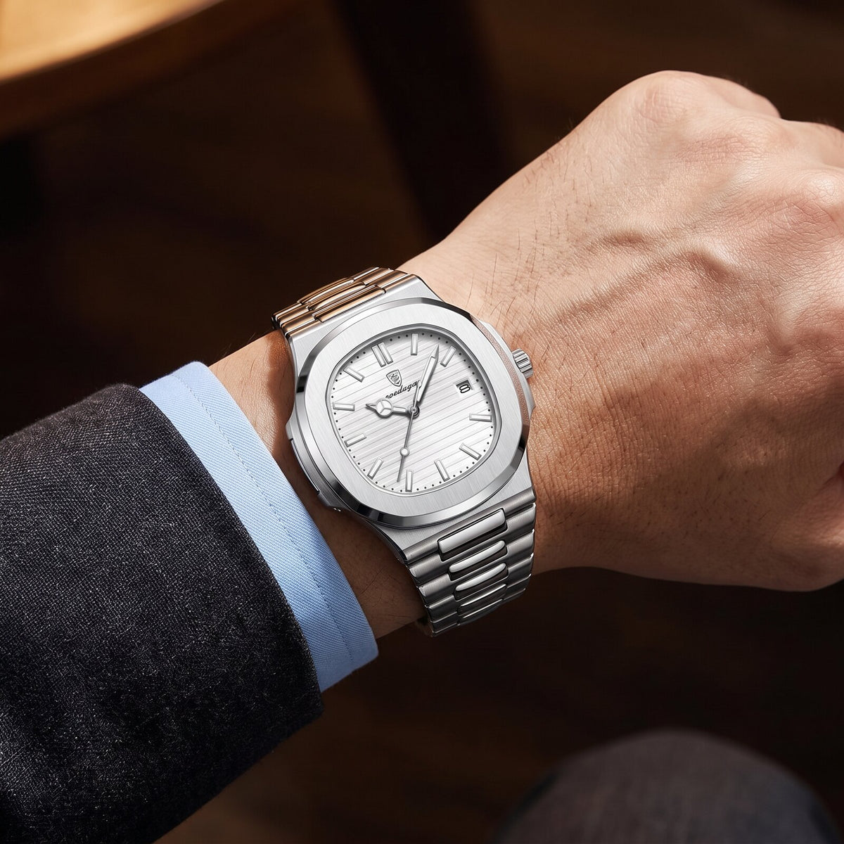 Poedagar Venice pearl white on wrist suit